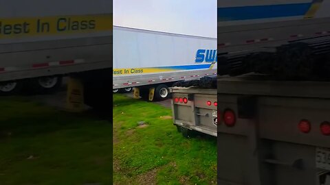 Driver got lost and stuck??? Where was he going??? #Trucking #Accident #Trucker #Lost