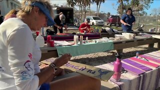 Fort Myers Beach volunteers create temporary street signs