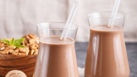 The Royal Sip: Almond Milk with Dates and Cinnamon