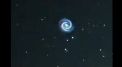 Mysterious spiral formation appears among stars above Hawaii