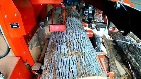 Real Time Sawing: Ash Log On A Wood-Mizer LT40 Wide