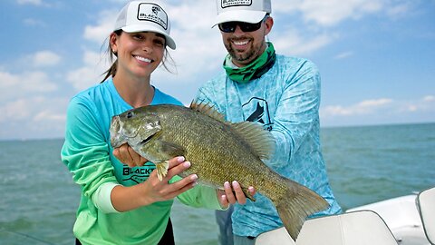 Big Sandfleas Catch Tiny Fish? #fishing #fish 