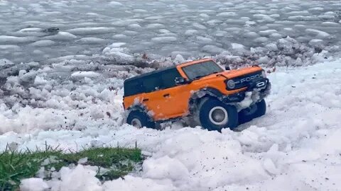 Traxxas TRX4 Bronco | Trying to conquer a Snow Slope | Satisfying Video | 4K