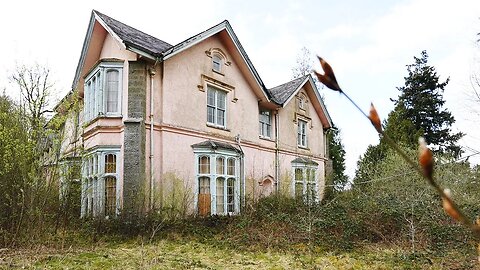 Abandoned Drug Lords Millionaires Mansion With Everything Inside (Fairy Tale Home)