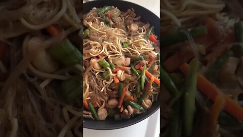 Pancit Bihon and Canton #filipinofood #filipinodish #pancitbihon #pancitcanton #deliciousfood