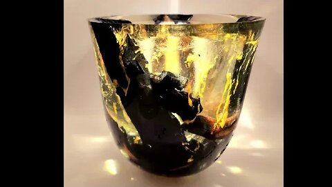 "Embers" How to make a "burning" resin and Oak wood vase . Wood turning, resin work, resin art.