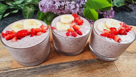 The secret recipe for overnight oats: Bananas & strawberries!🍓🍌