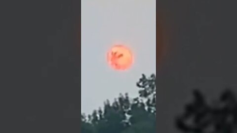 Strange object in the Sky 🛸 or Sun mutation 🛸 Possible UFO 🛸 Glitch in the Matrix!