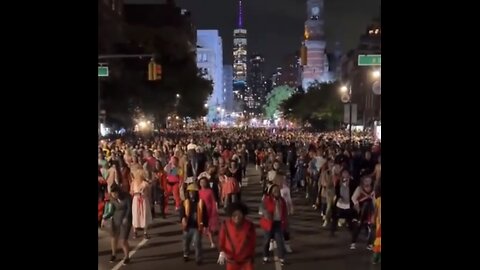 NEW YORKERS LIVE PERFORMED🧟‍♀️🌃🧟🎶THRILLER ZOMBIE DANCE🏙️🧟‍♂️🎵💫