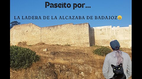 Paseo por la ladera de la Alcazaba de Badajoz (Extremadura, España)