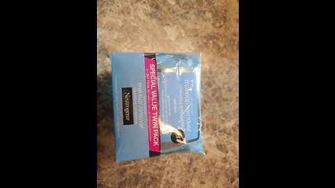 Neutrogena Night Calming Cleansing Makeup Remover Face Wipes, Nighttime Facial Wipes to Remove...