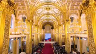 Vladimir Putin takes the oath of office