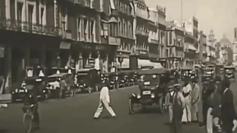 Mexico City, Mexico 🇲🇽 in the early 1900’s all dressed up to the nines even in the heat!