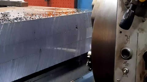 Heavy Metal Cutting on Horizontal Boring Machine