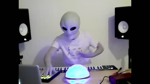 For FUN-Grey playing kool music? #UFO #Alien #ET #USO #UAP #Disclosure 👉👉👉 Follow me