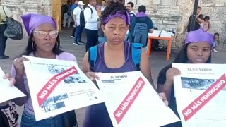 mujeres marchando