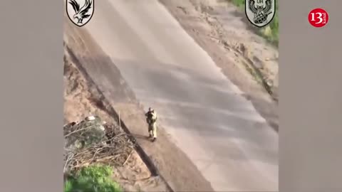 Footage of US M2 Bradley fighting vehicles sent to Ukraine at the Polish border