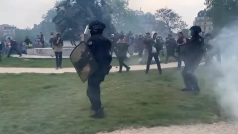 Paris Police Intimidate Labor Rights Protestors