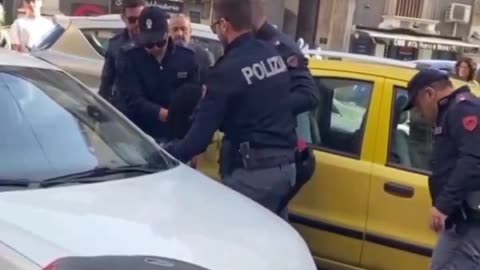 Italy: A so-called Asylum seeker pulls a knife on a lady and pays the price