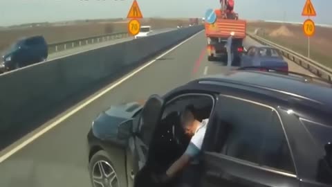 Mercedes Driver Furious That he Can't Skip Traffic
