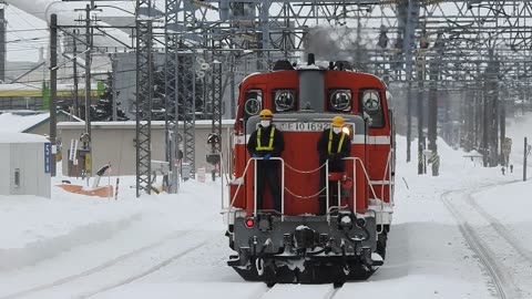 Switcher moving rail cars