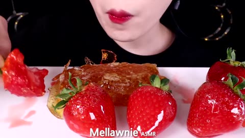 ASMR *TANGHULU* CANDIED STRAWBERRY, HONEYCOMB