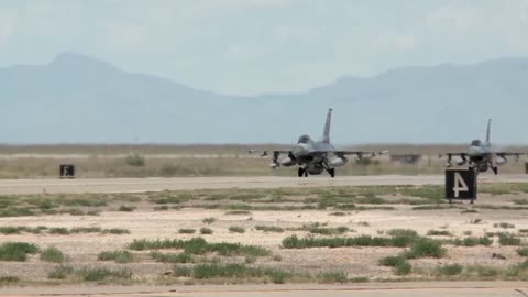 Russia shocked! The US F-16 takes off from the air force base and goes into action