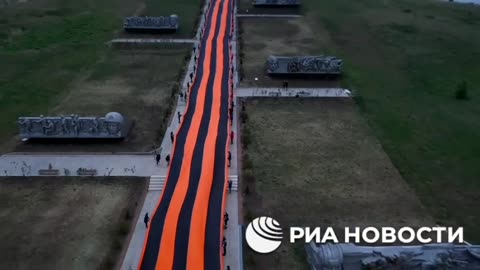 🇷🇺 The 300-meter-long St. George ribbon