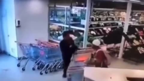 Robber gets stopped with a soda bottle