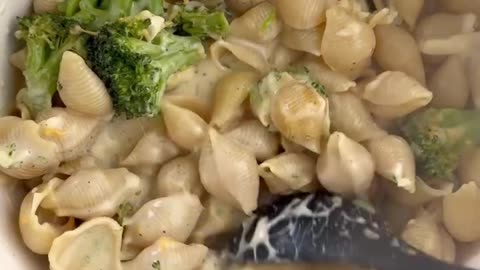 One Pot Broccoli Mac and Cheese