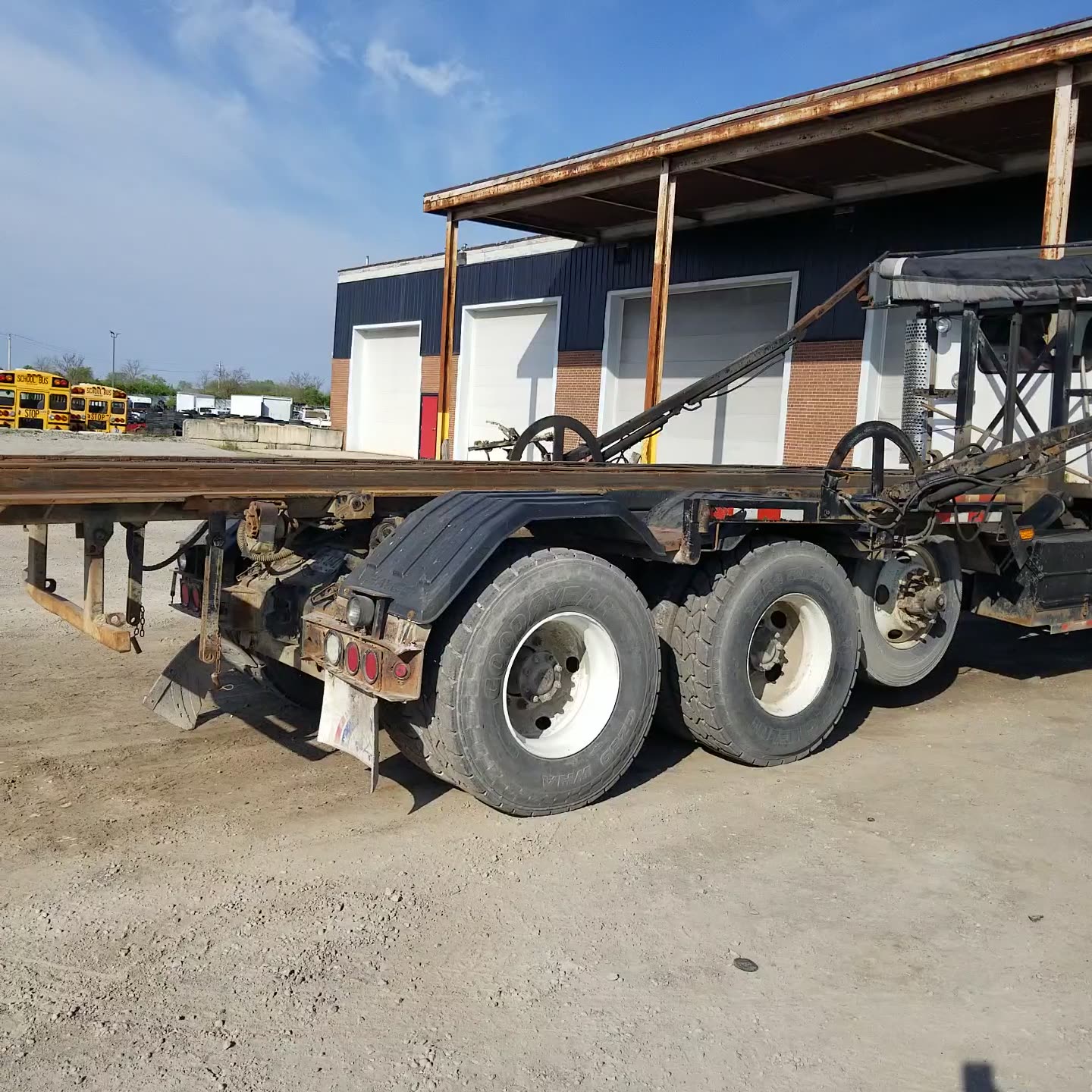 #1274-1 2007 Kenworth T800 with 23ft Rolloff Bed.
