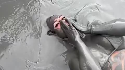A super sexy girl doing mud bath 🚿🚿