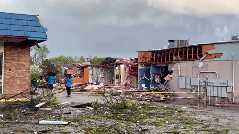 Storms, tornadoes tear through Midwestern states