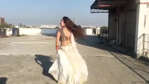Ohh Teri patli kamar pr mutkaa …. Best song || viral dance 💃