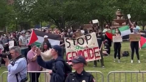 Ole Miss University: Gaza protestors drowned by counter protest chanting "The Star-Spangled Banner"