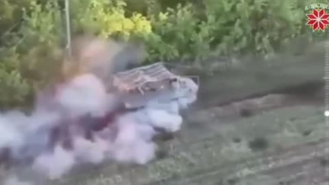 Ukrainian Bradley Lights Up a Russian APC