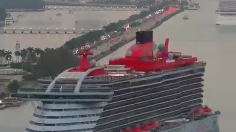 Cruise ships leaving port Miami on a regular Sunday