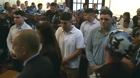 Argentina celebra prisión perpetua para 5 de 8 acusados por crimen de joven