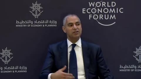 WEF-Bankier: COVID hat den Globalisten geholfen, eine globale bargeldlose Gesellschaft einzuführen
