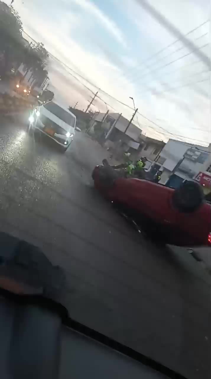 VIDEO AVENIDA EL BOSQUE ACCIDENTE DE CARRO