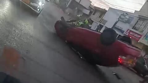 VIDEO AVENIDA EL BOSQUE ACCIDENTE DE CARRO