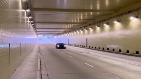 Turbo S exhaust sound in tunnel (Lambo, porsche)