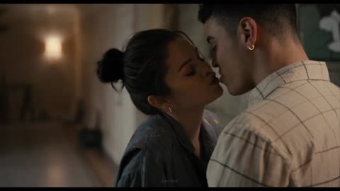 Only Murders in the Building 1x09 Kiss Scene - Mabel and Oscar (Selena Gomez)