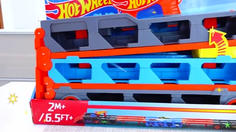 Niki play with Hot Wheels cars and playsets. Collection video with toy cars