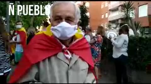 Catalanes pierden el miedo a la represión de Sánchez y marchan con banderas: "Sánchez vete" (2)