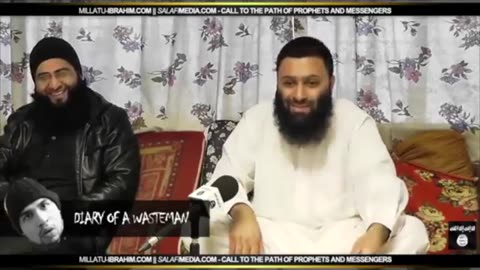 Mirrored: Muslim preacher says: "Sikh sword with underwear wrapped around it"