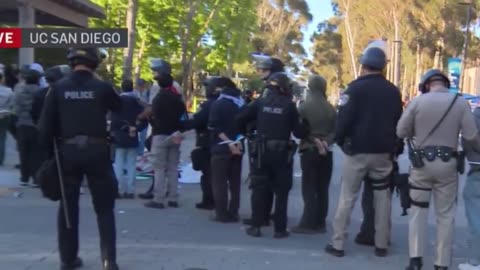 Police Remove Encampment @ UCSD - San Diego