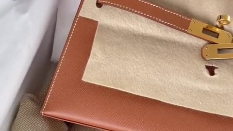 The exciting unboxing moment of Hermès