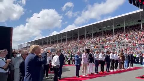President DonaldTrump salutes to the National Anthem on F1 Pit Lane 🇺🇸