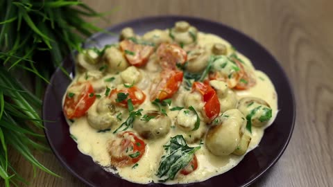 A very simple and delicious recipe for fried mushrooms in cream cheese sauce with tomatoes
